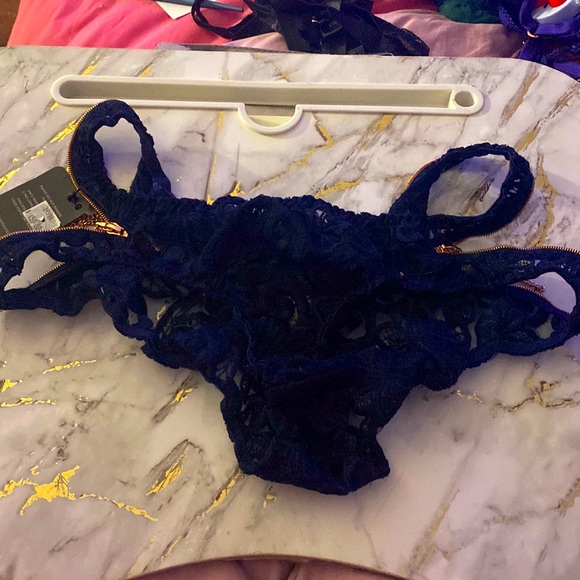 Agent Provocateur Soirée Terri Panties- Size 4 Large, Blue Lace w Chains💙 NWT - Picture 7 of 8